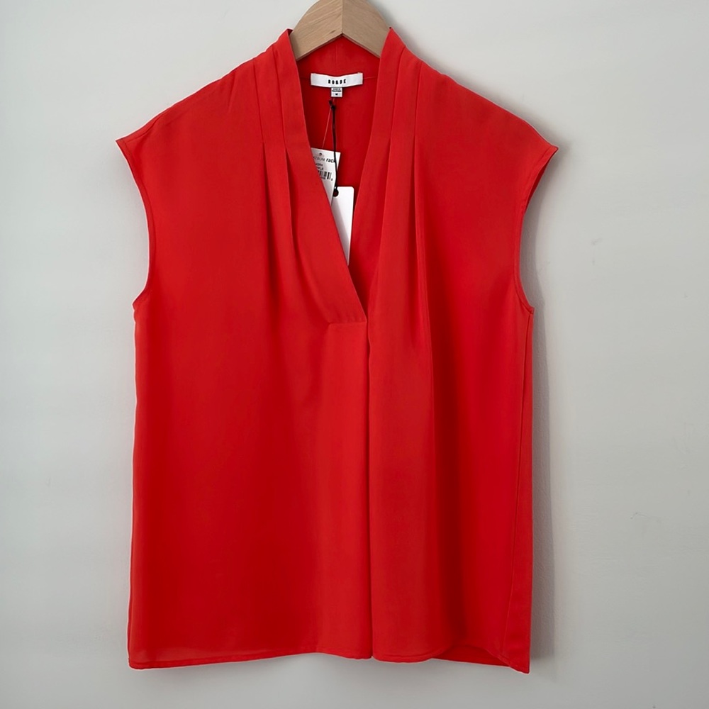 NWT RO&DE Sleeveless Blouse. Size M